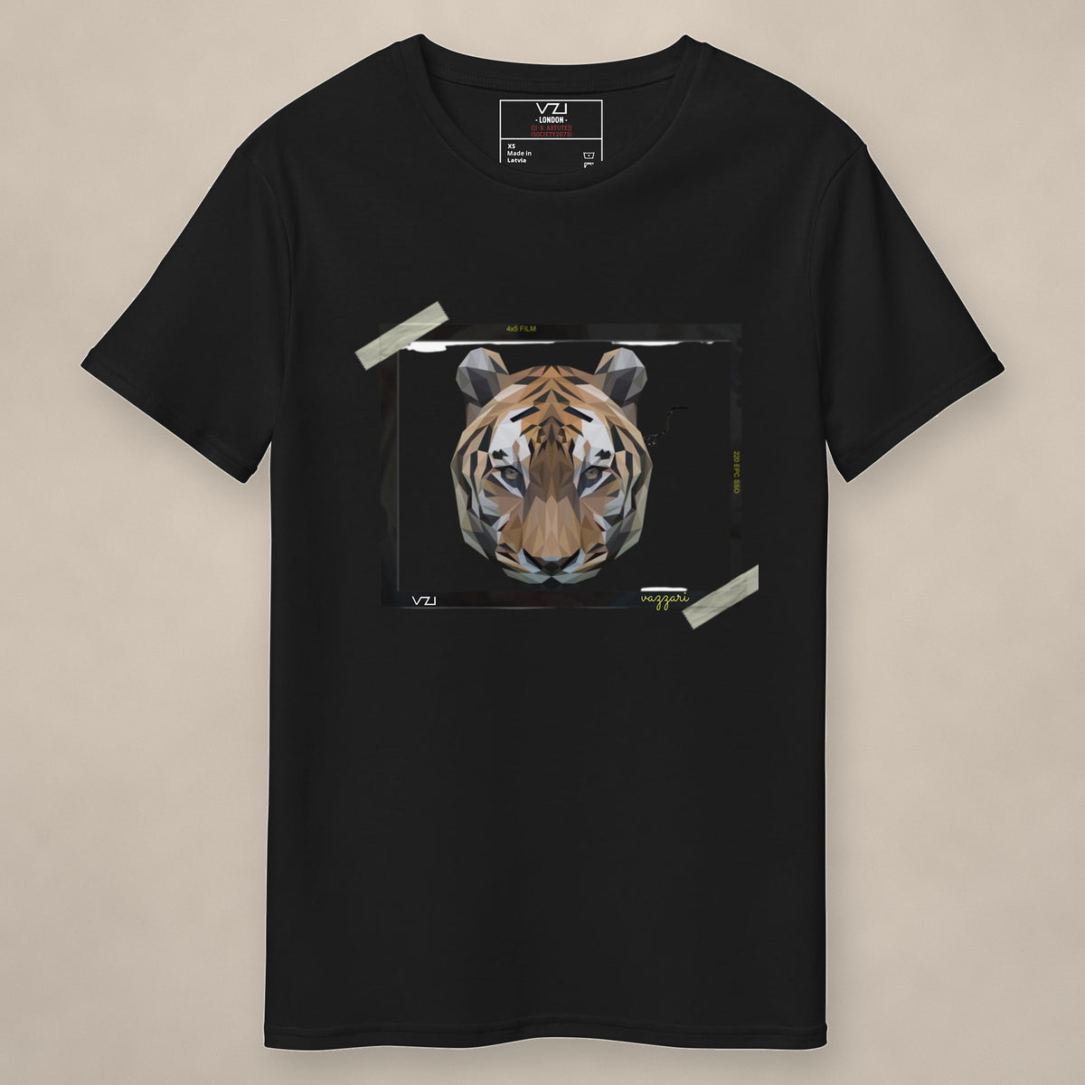 Vazzari Tigravista Tee on beige studio wall